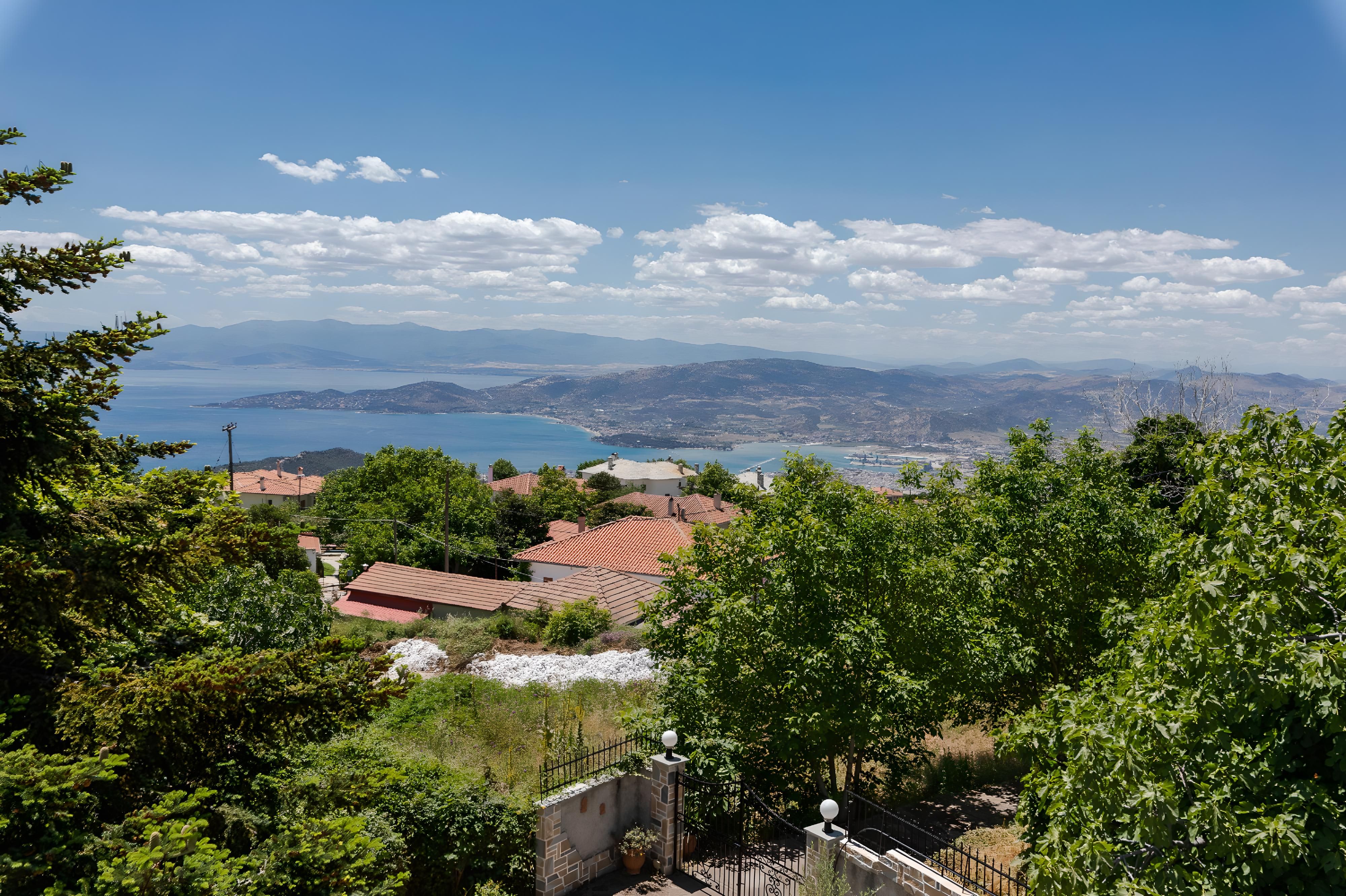 Villa traditionnelle dans le Pélion avec vue sur la mer et grand terrain